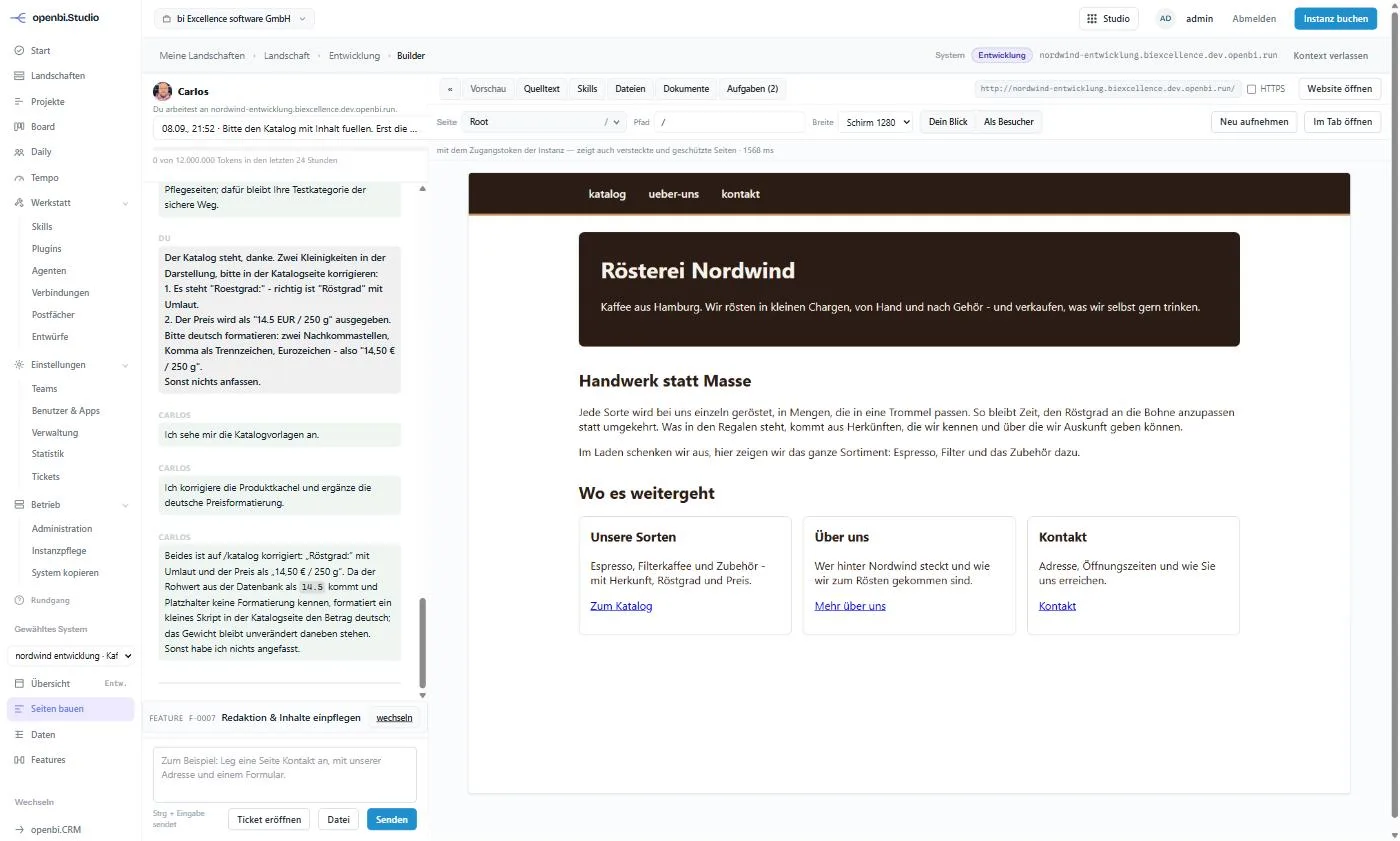 Der Website-Assistent von openbi Studio: links das Gespräch mit Carlos, rechts der Seitenbaum und der Quelltext der gewählten Seite.