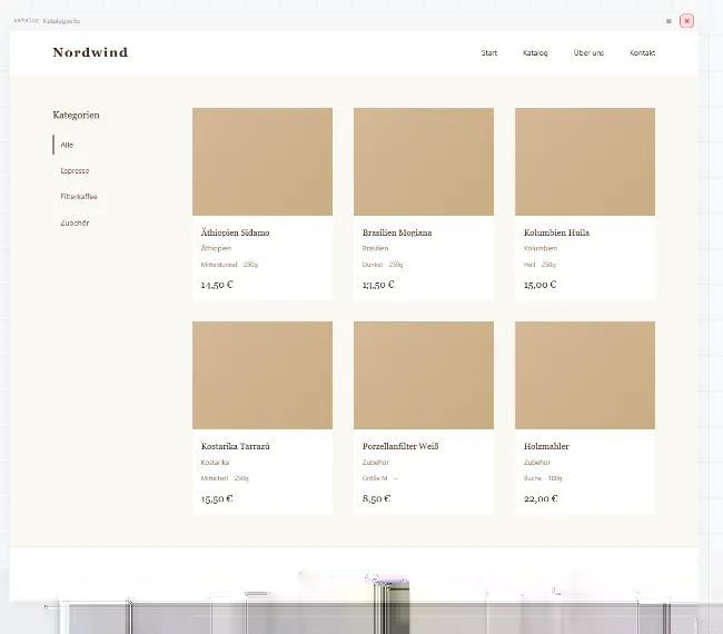 Das Artboard Katalogseite mit einer Kategorieleiste links und sechs Produktkarten mit Name, Herkunft, Röstgrad, Gewicht und Preis